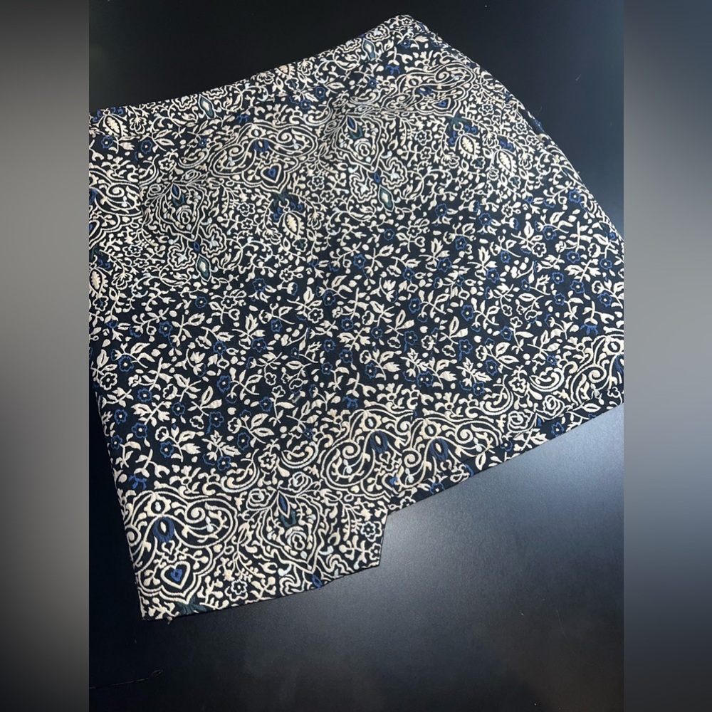 H&M Blue & White Floral Embroidered Mini Skirt Size 6 EUC